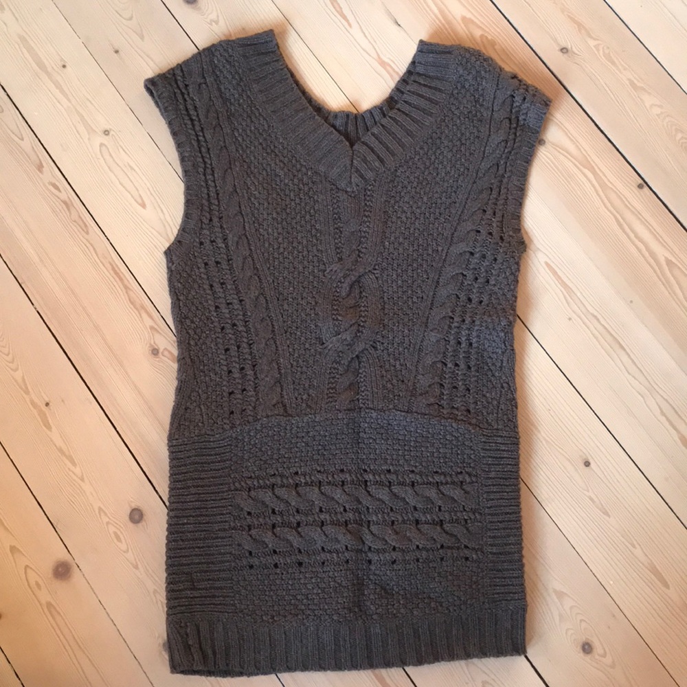 Sleeveless sweater tunic